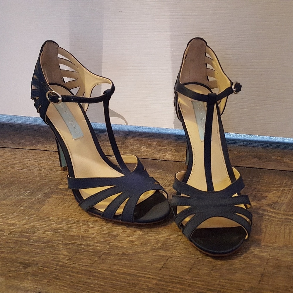 Betsey Johnson navy blue heels